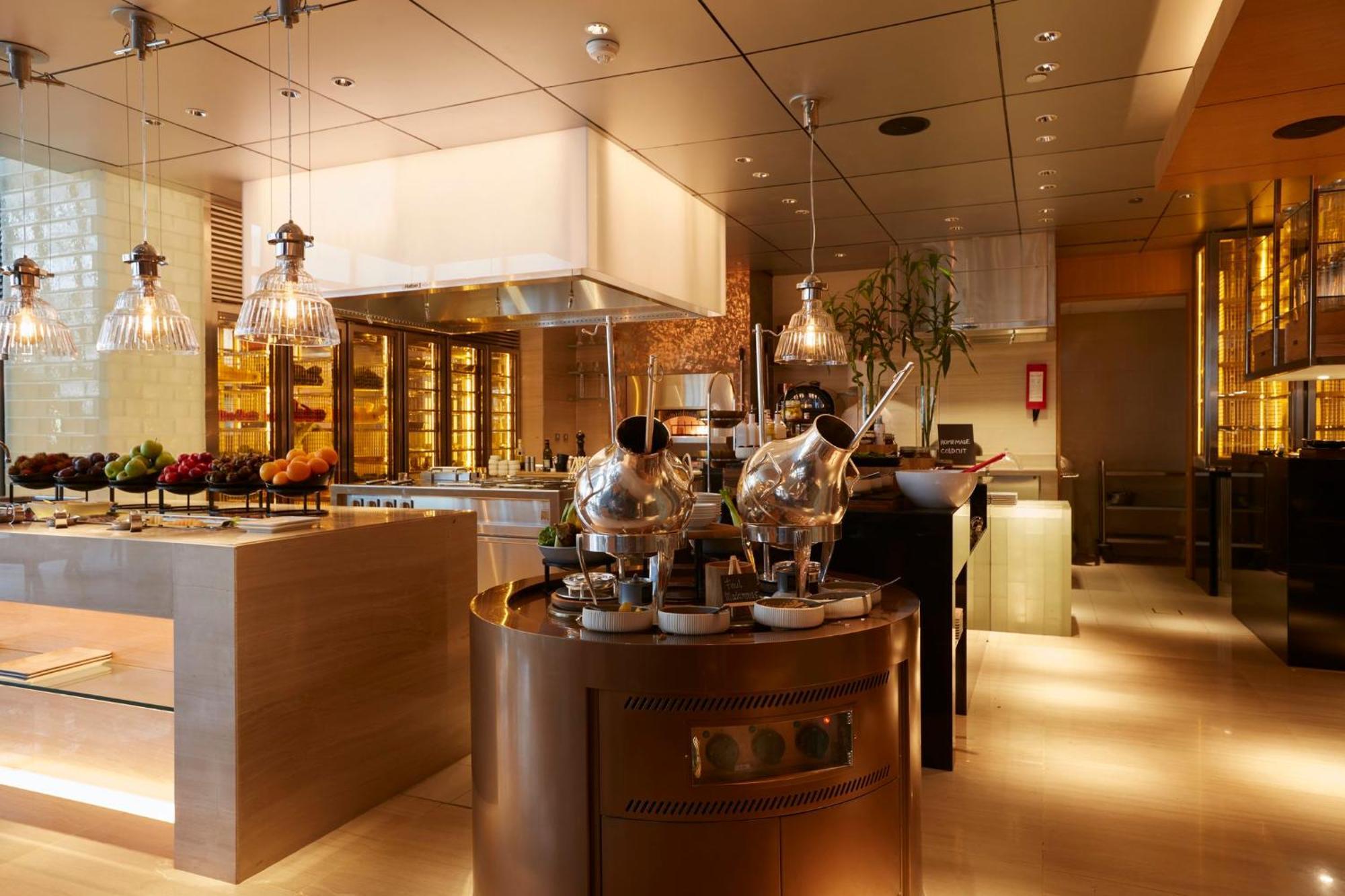 Mandarin Oriental Al Faisaliah, Riadh Exterior foto The kitchen at the restaurant