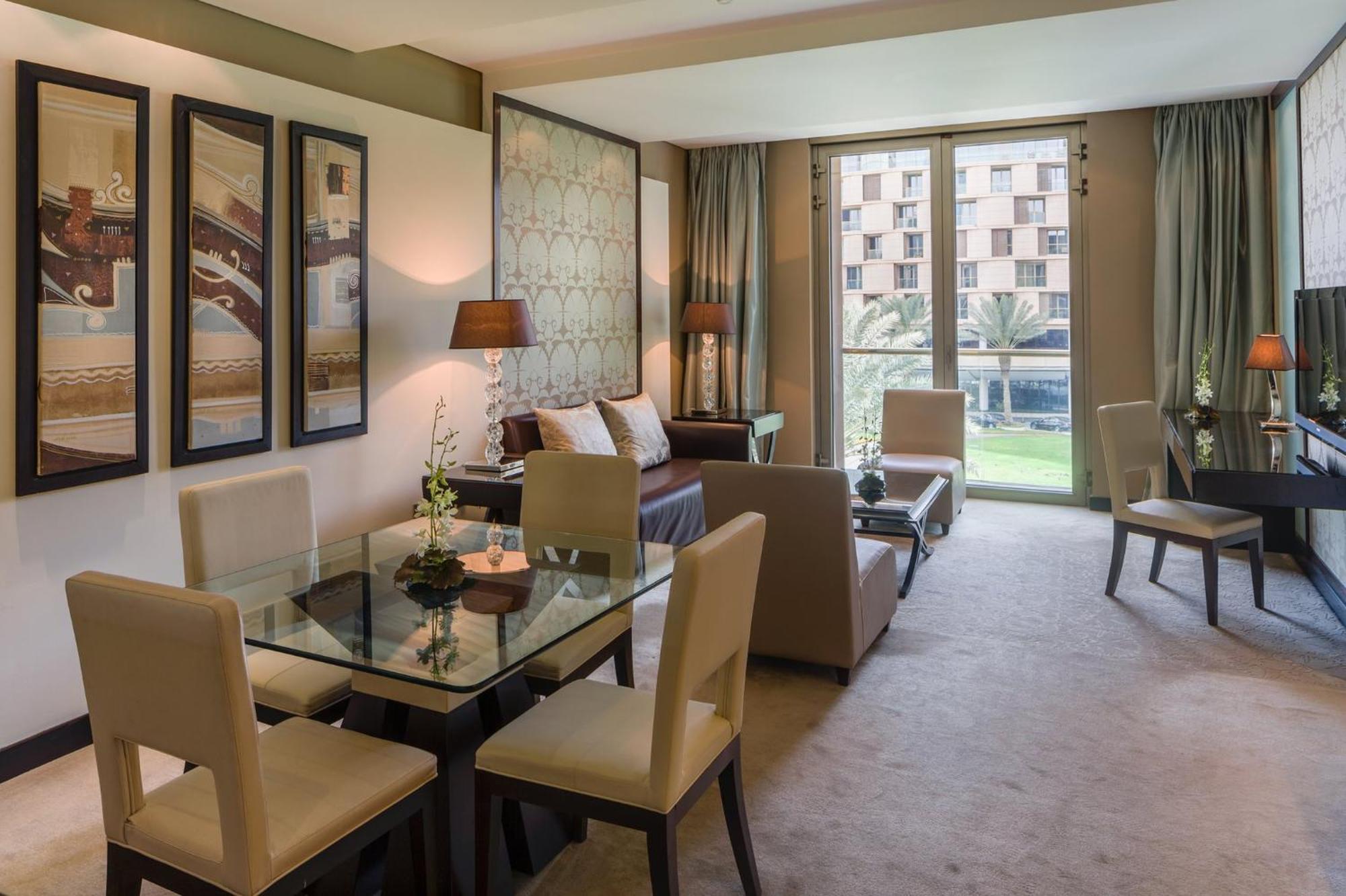 Mandarin Oriental Al Faisaliah, Riadh Exterior foto A living room at the Ritz-Carlton, DIFC