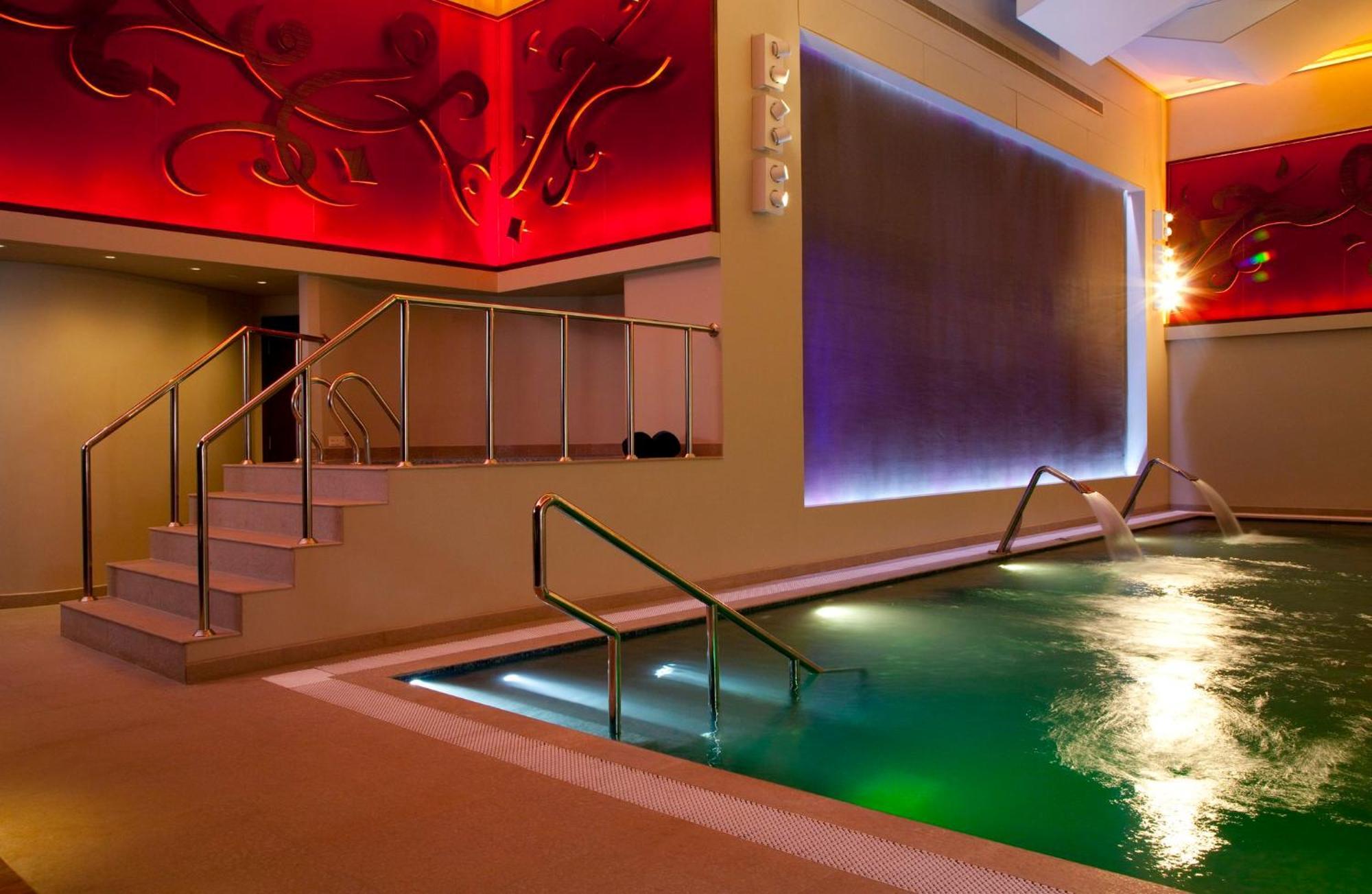 Mandarin Oriental Al Faisaliah, Riadh Exterior foto The spa at the InterContinental Budapest