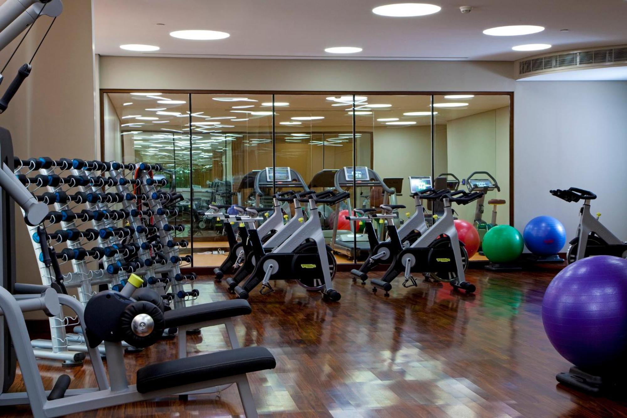 Mandarin Oriental Al Faisaliah, Riadh Exterior foto The gym at the Four Seasons Hotel, London