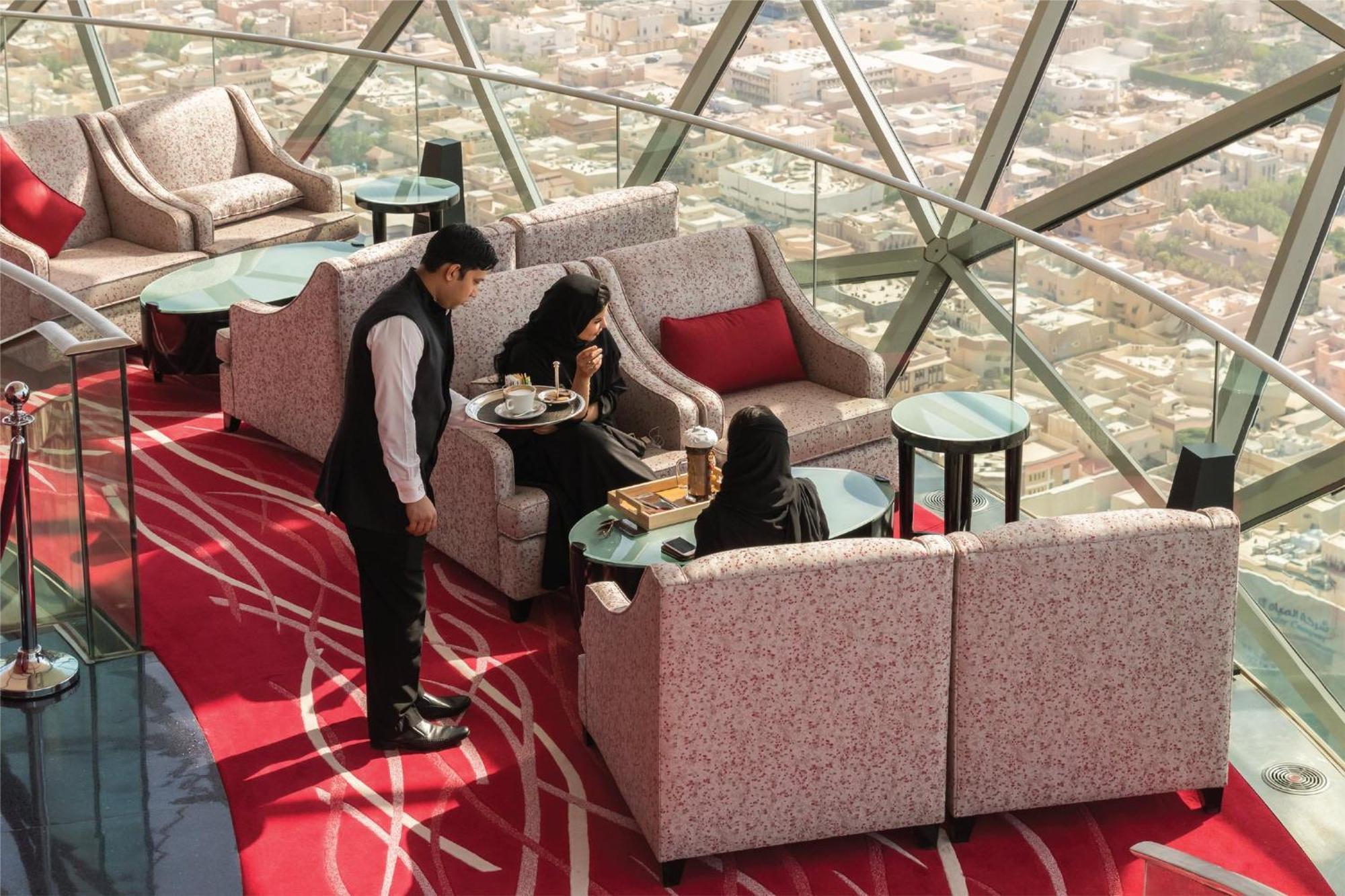 Mandarin Oriental Al Faisaliah, Riadh Exterior foto The lounge at the Burj Khalifa